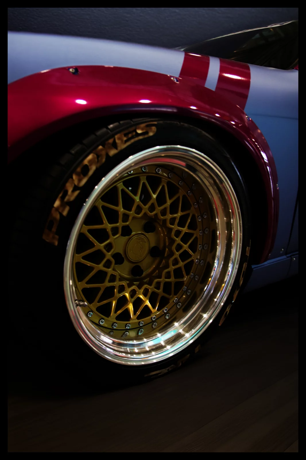Gold Rim Detail